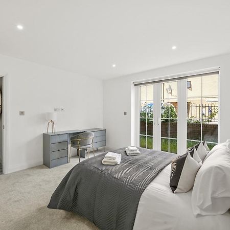 Drake House Apt 3 In Staines - Free Parking - Heathrow - Thorpe Park Екстер'єр фото