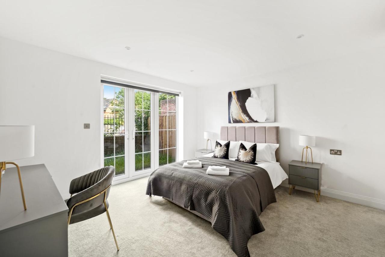Drake House Apt 3 In Staines - Free Parking - Heathrow - Thorpe Park Екстер'єр фото