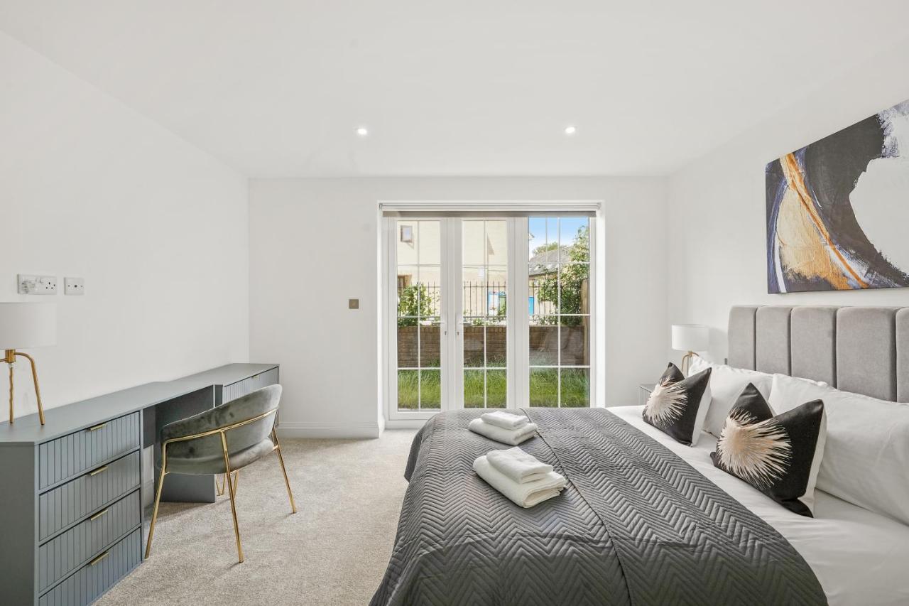 Drake House Apt 3 In Staines - Free Parking - Heathrow - Thorpe Park Екстер'єр фото