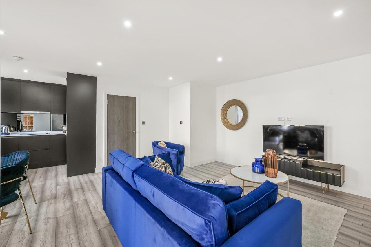 Drake House Apt 3 In Staines - Free Parking - Heathrow - Thorpe Park Екстер'єр фото