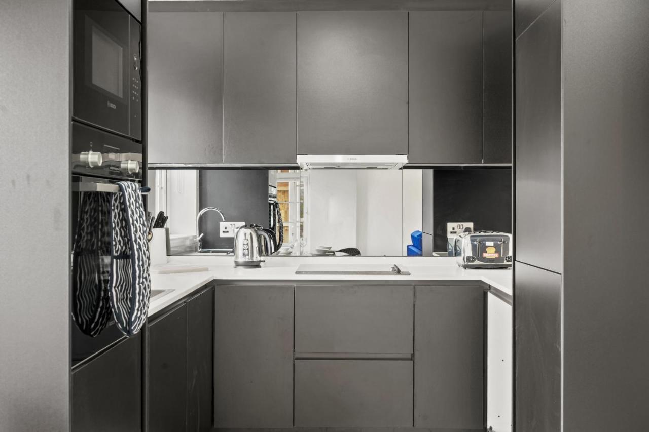 Drake House Apt 3 In Staines - Free Parking - Heathrow - Thorpe Park Екстер'єр фото